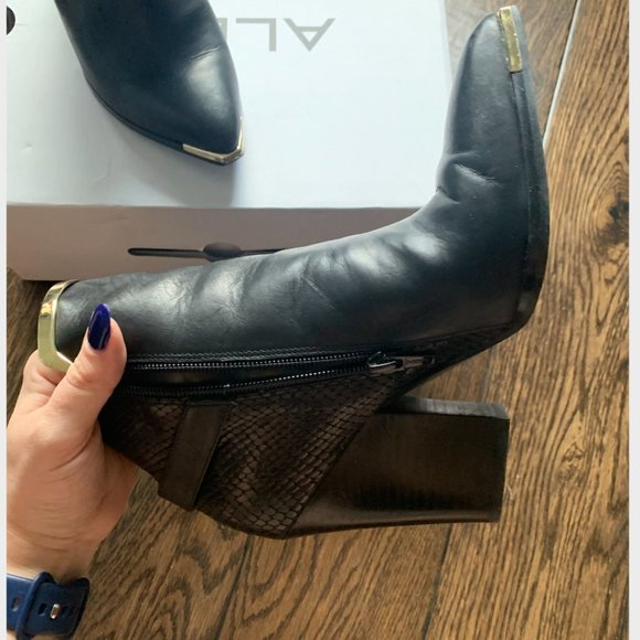 Black and Gold Aldo Booties, Yolanda-Style, Size 7.5 - Picture 12 of 13
